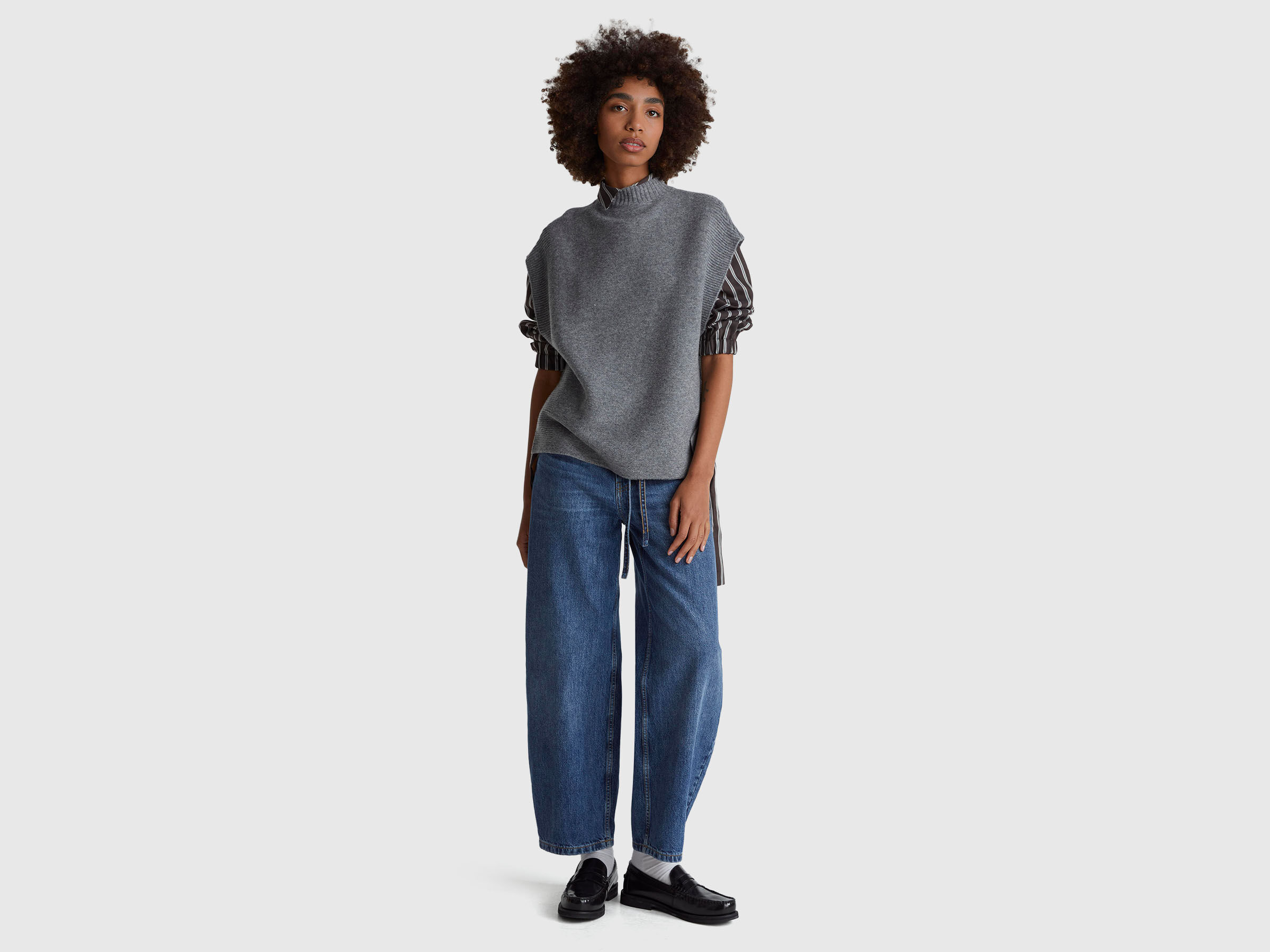 SLEEVELESS SWEATER Mujer image number 2